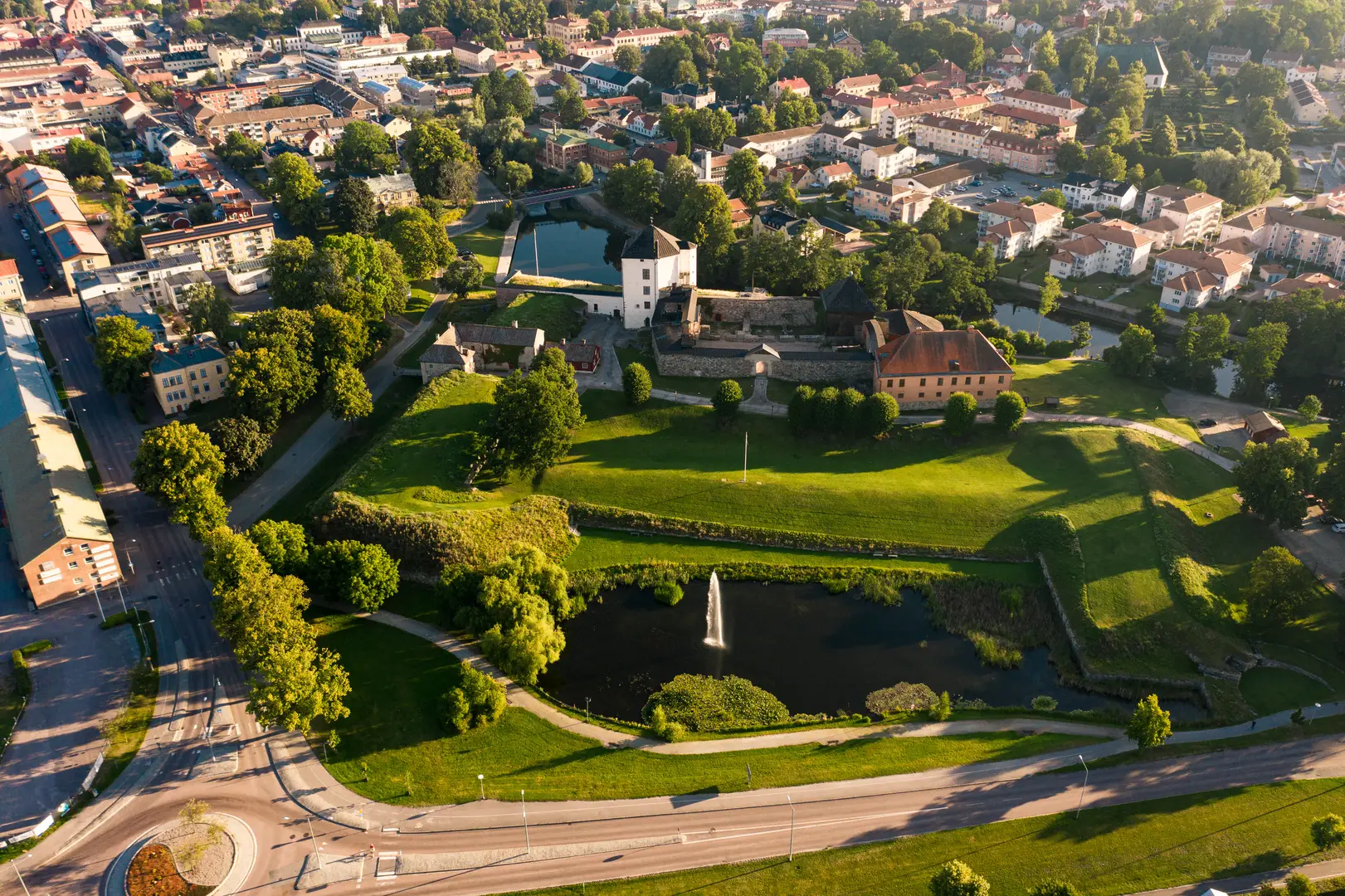 Vy över Västervik, där vi arbetar med ventilation i bostäder och fastigheter